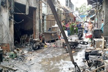 Nổ bình gas trong chợ tự phát, 6 ki-ốt hư hỏng, 4 xe máy cháy trơ khung