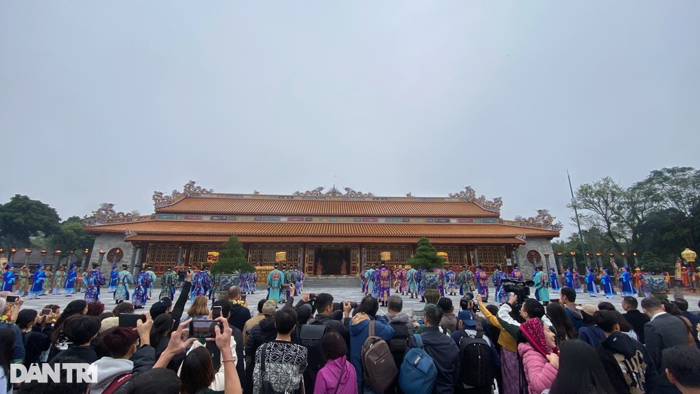 Tết cổ truyền trong Hoàng cung và ngoại thành Huế xưa - 2 Tết cổ truyền trong Hoàng cung và ngoại thành Huế xưa - 2