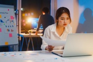 Người bị vắt kiệt sức, người thành tài nhờ quá khứ “đi làm không lương”
