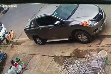 CSGT vật lộn "như trong phim" khống chế vợ chồng vận chuyển ma túy