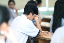 Đề văn dở khóc dở cười và nút thắt ngữ liệu