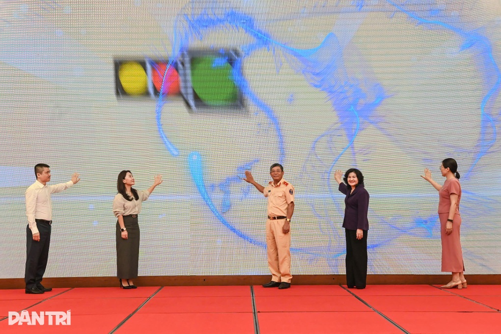 Thứ trưởng Nguyễn Thị Hà: Chung tay xây dựng ý thức, văn hóa giao thông - 2 Thứ trưởng Nguyễn Thị Hà: Chung tay xây dựng ý thức, văn hóa giao thông - 2