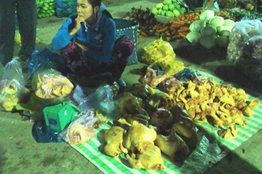 Bắt lô thịt gà nghi tẩm bột sắt