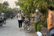 Người phụ nữ bị chồng đâm gục trên đường ở TPHCM