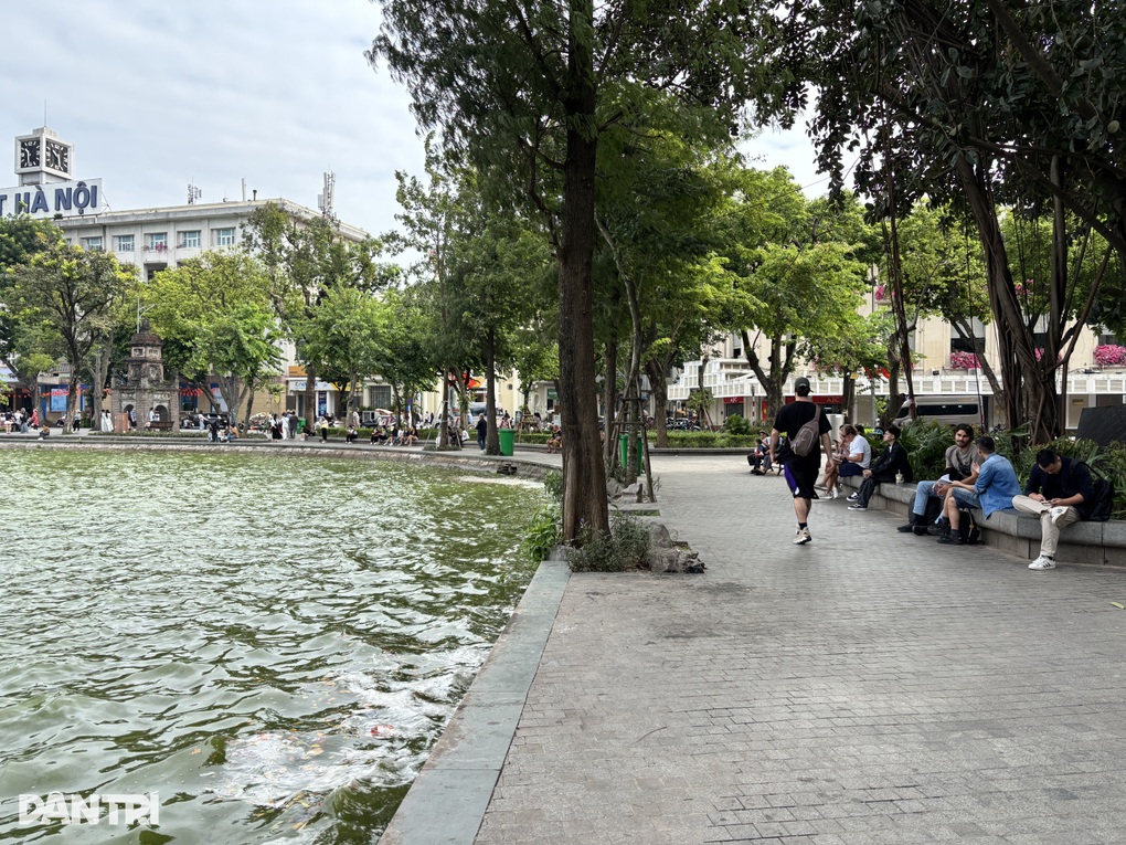Nhân chứng vụ cô gái nhảy xuống hồ Hoàn Kiếm: Nhiều người ra sức khuyên can - 2