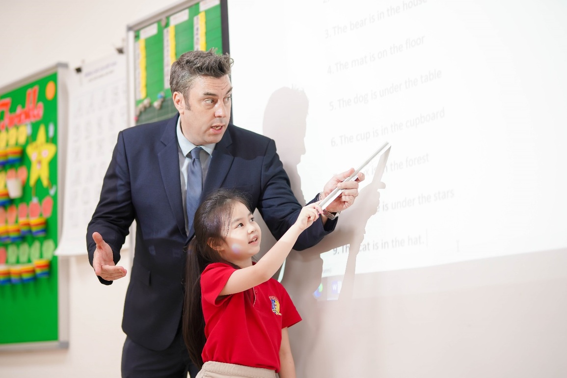 Môi trường giáo dục đạt chuẩn Cambridge tại Royal School có gì đặc biệt? - 4 Môi trường giáo dục đạt chuẩn Cambridge tại Royal School có gì đặc biệt? - 4