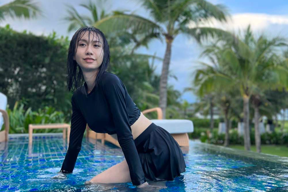 Ca sĩ chuyển giới Lynk Lee lần đầu khoe ảnh mặc bikini - 1 Ca sĩ chuyển giới Lynk Lee lần đầu khoe ảnh mặc bikini - 1