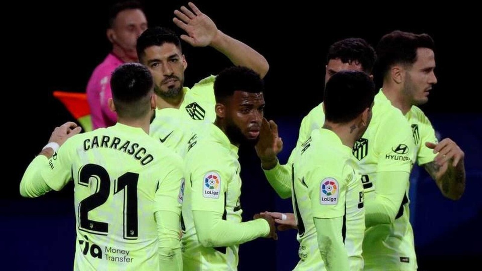 Luis Suarez lập cú đúp, Atletico hơn Real Madrid đến 7 điểm - 9 Luis Suarez lập cú đúp, Atletico hơn Real Madrid đến 7 điểm - 9