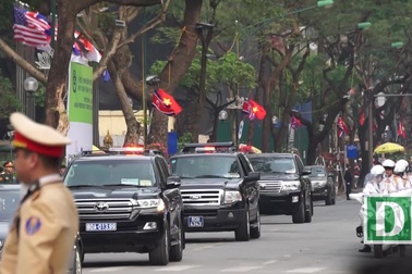 Đoàn xe Chủ tịch Kim Jong-un rời khách sạn Melia