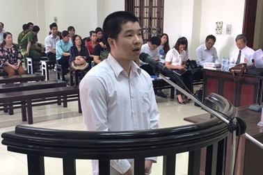 Xuất lậu xe qua đường cống đều được báo cáo lãnh đạo Chi cục Hải quan?