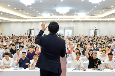 Công ty của diễn giả dạy làm giàu: Làm ăn thua lỗ, cổ phiếu bị cắt margin