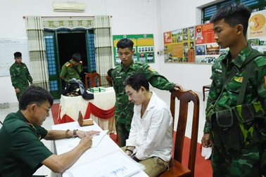 Người đàn ông vận chuyển 2,3kg ma túy từ nước ngoài vào Việt Nam