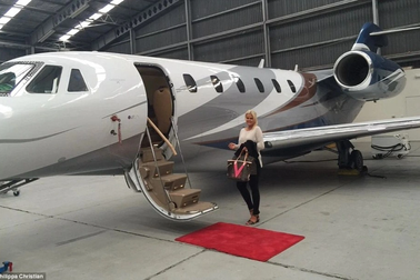 Nghề chăm con cho nhà đại gia: Lương cao ngất, ngồi máy bay hạng sang