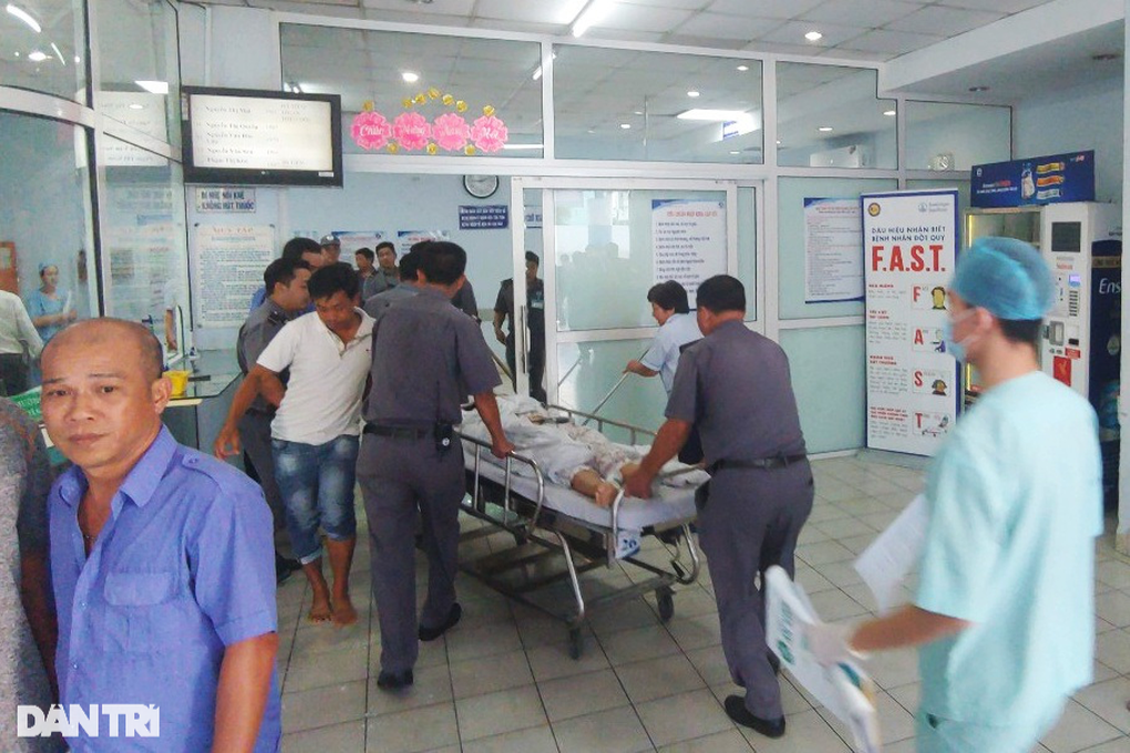 Vụ bác sĩ bị bóp cổ, dọa đánh chết ở TPHCM: Phối hợp với công an điều tra - 2 Vụ bác sĩ bị bóp cổ, dọa đánh chết ở TPHCM: Phối hợp với công an điều tra - 2