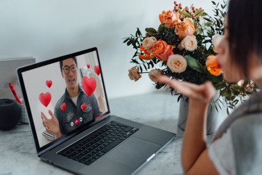 Yêu xa mùa dịch: Làm gì để có một buổi hẹn hò lãng mạn vào ngày Valentine?
