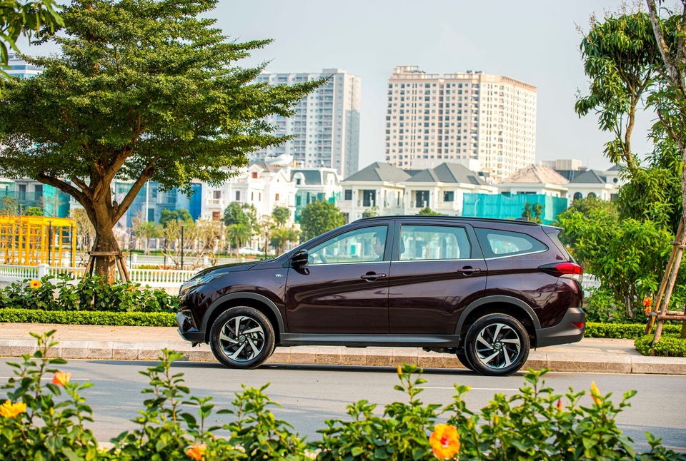 Toyota Rush có gì đặc biệt để thu hút khách hàng khi chọn SUV đô thị 7 chỗ? - 3 Toyota Rush có gì đặc biệt để thu hút khách hàng khi chọn SUV đô thị 7 chỗ? - 3