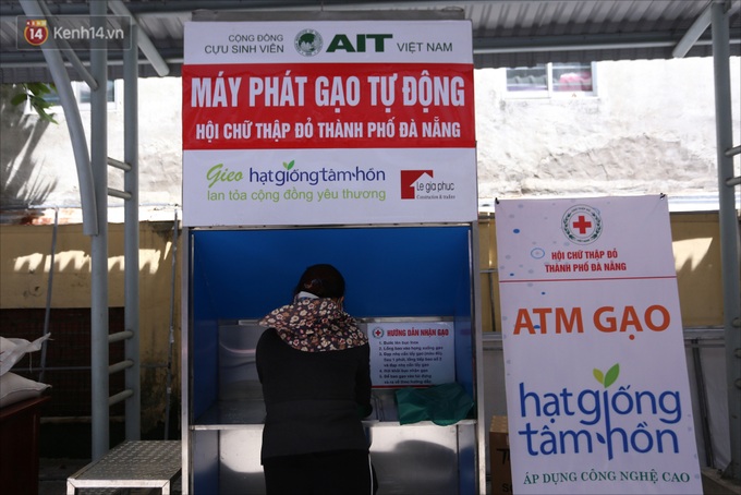 ATM gạo đầu tiên ứng dụng trí tuệ nhân tạo tại Đà Nẵng: Gọi điện hẹn trước 30 phút, nhận diện đúng người nghèo mới nhả gạo - Ảnh 3.