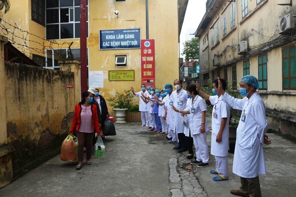 5 bệnh nhân Covid-19 khỏi bệnh, 3 người là nhân viên công ty Trường Sinh - 4 5 bệnh nhân Covid-19 khỏi bệnh, 3 người là nhân viên công ty Trường Sinh - 4