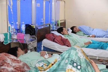 30 người dân phố núi nhập viện vì ngộ độc bánh mì