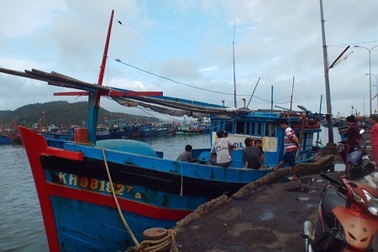 Tàu cá VN bị tàu “lạ” dùng súng khống chế, cướp tài sản ở Trường Sa