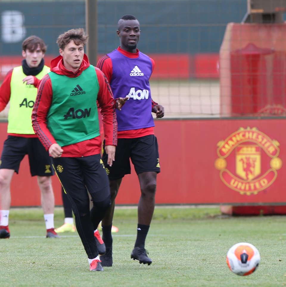 Pogba, Fernandes vui vẻ trong buổi tập toàn đội Man Utd - 7 Pogba, Fernandes vui vẻ trong buổi tập toàn đội Man Utd - 7