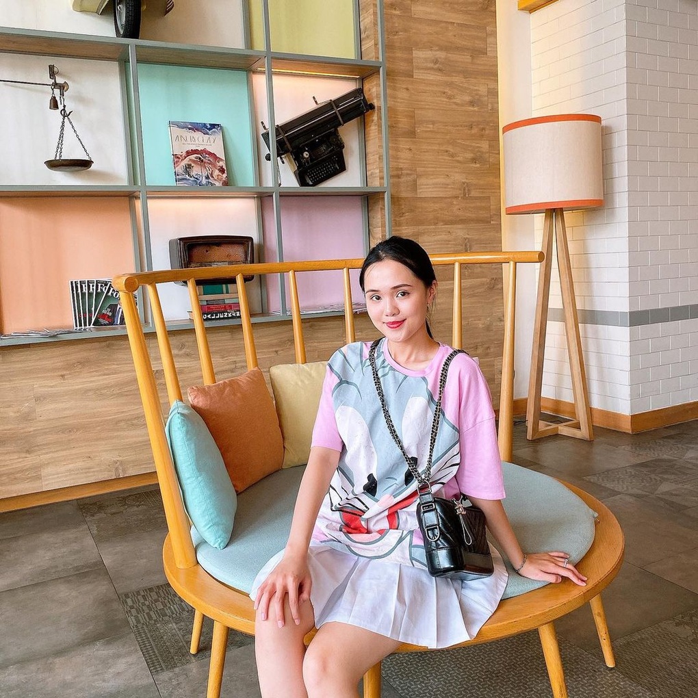 Vợ Duy Mạnh khoe túi Hermès được chồng tặng và bộ sưu tập hàng hiệu đắt đỏ - 7 Vợ Duy Mạnh khoe túi Hermès được chồng tặng và bộ sưu tập hàng hiệu đắt đỏ - 7