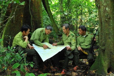 Người đàn ông 25 năm sống "3 không" giữa rừng