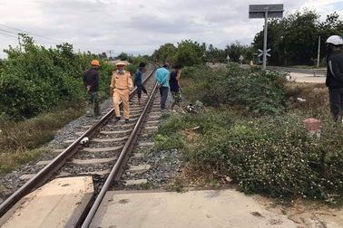 Cố vượt đường sắt, một phụ nữ bị tàu hỏa tông tử vong