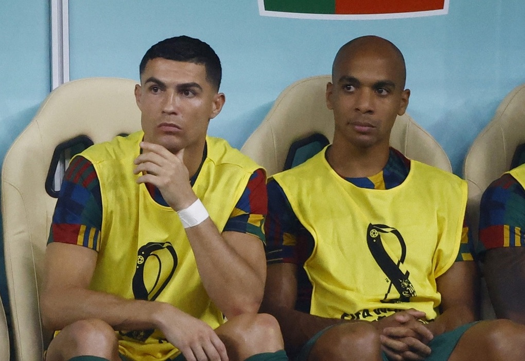 C.Ronaldo không chịu ra sân tập cùng tuyển Bồ Đào Nha - 1 C.Ronaldo không chịu ra sân tập cùng tuyển Bồ Đào Nha - 1