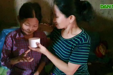 Khốn cảnh 2 chị em nghèo khó, bệnh tật lay lắt sống trong ngôi nhà nát