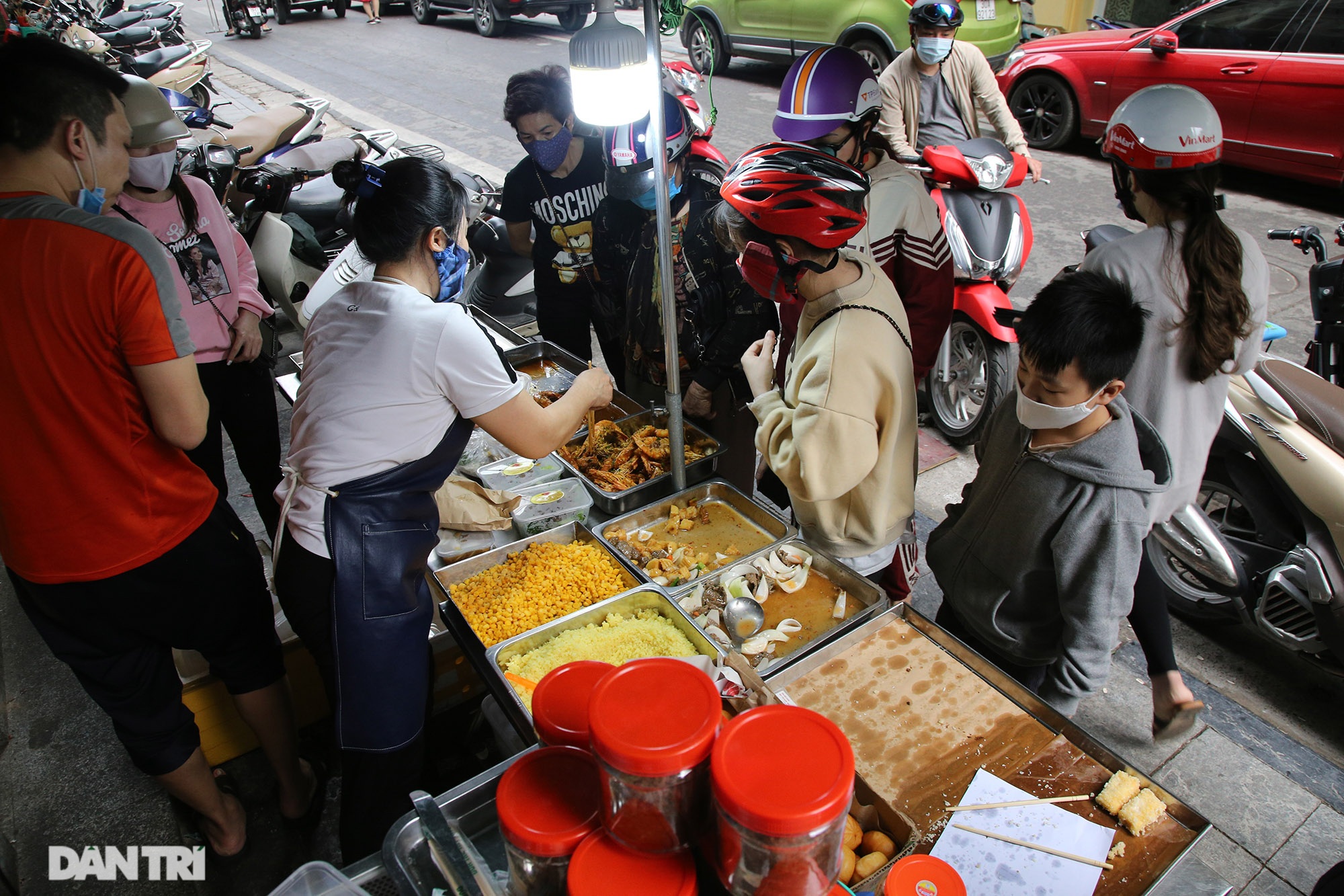 Chợ Hàng Bè sôi động ngày rằm tháng Giêng dù dịch Covid-19 hoành hành - 8 Chợ Hàng Bè sôi động ngày rằm tháng Giêng dù dịch Covid-19 hoành hành - 8