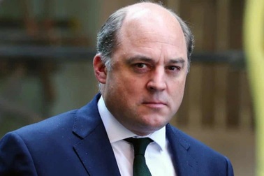 Bộ trưởng Anh "nóng mặt" vì nhận cuộc gọi giả mạo Thủ tướng Ukraine