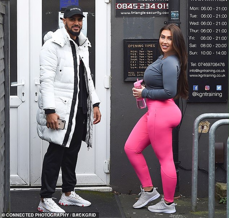 Lauren Goodger phủ nhận tin đồn đại tu vòng ba - 1 Lauren Goodger phủ nhận tin đồn đại tu vòng ba - 1