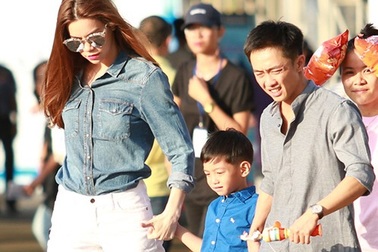 Hồ Ngọc Hà cùng Quốc Cường dẫn con trai Subeo đi xem nhạc kịch