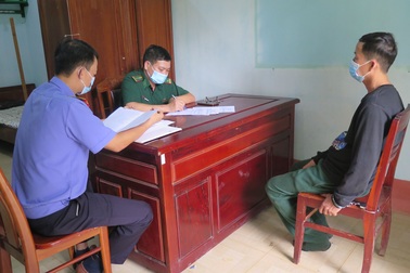 Bắt giữ 10 đối tượng xuất cảnh trái phép sang Lào