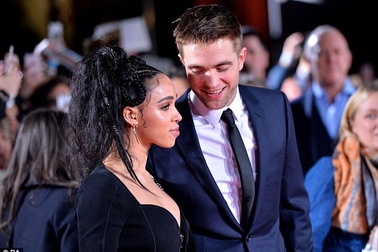 “Sao” phim Chạng vạng bất ngờ đưa bạn gái đi sự kiện