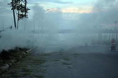 Hà Nội: Khói lửa bao trùm đại lộ Thăng Long 