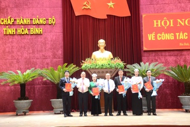 Hòa Bình điều động, luân chuyển, bổ nhiệm hàng loạt cán bộ