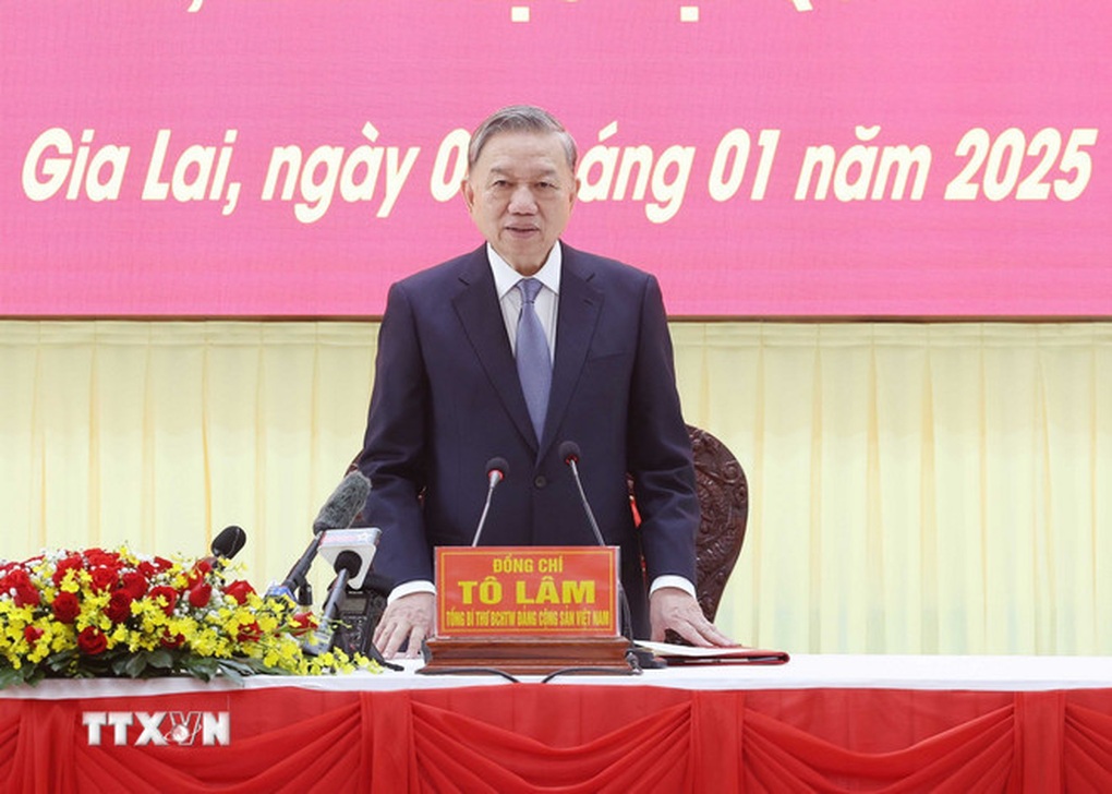 Tổng Bí thư thăm cán bộ, chiến sĩ Quân đoàn 34 và Binh đoàn 15 ở Gia Lai - 2 Tổng Bí thư thăm cán bộ, chiến sĩ Quân đoàn 34 và Binh đoàn 15 ở Gia Lai - 2
