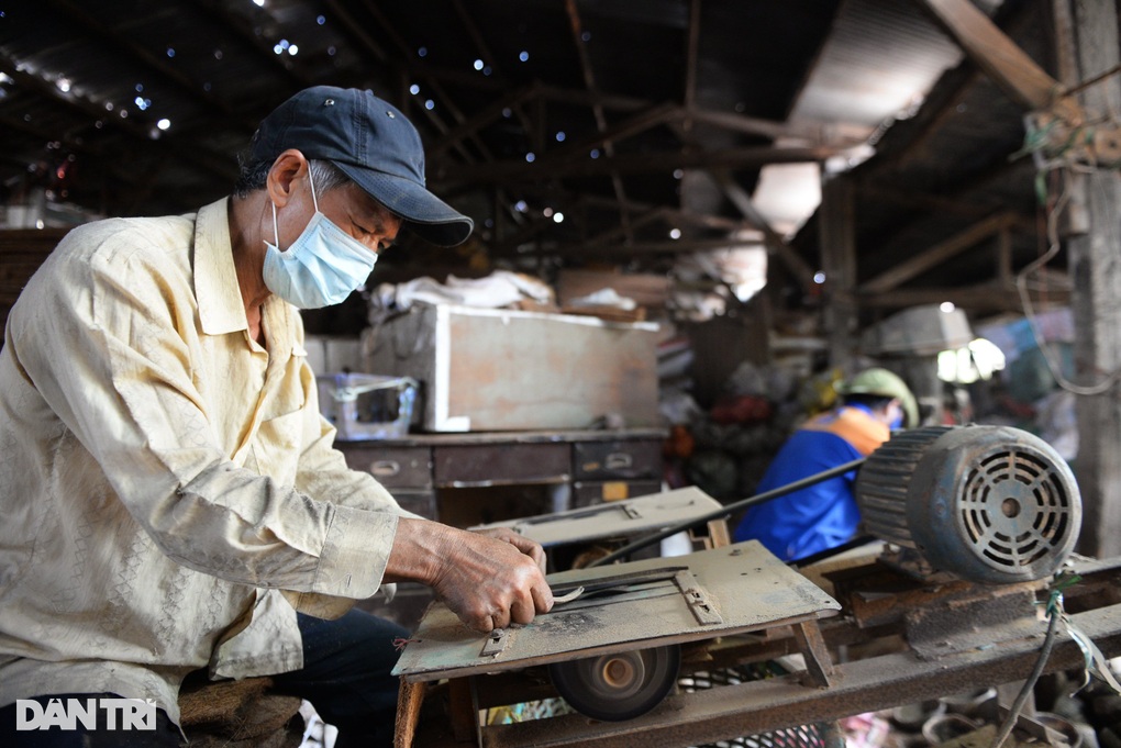 Nghỉ việc khi đủ tuổi nghỉ hưu có được hưởng trợ cấp thất nghiệp? - 1 Nghỉ việc khi đủ tuổi nghỉ hưu có được hưởng trợ cấp thất nghiệp? - 1