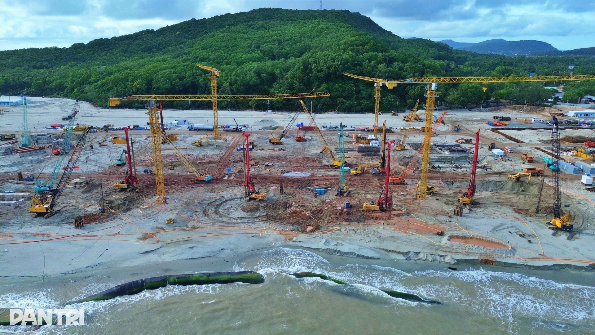 Bứt tốc thi công siêu dự án trung tâm hội nghị APEC ở Phú Quốc - 2 Bứt tốc thi công siêu dự án trung tâm hội nghị APEC ở Phú Quốc - 2