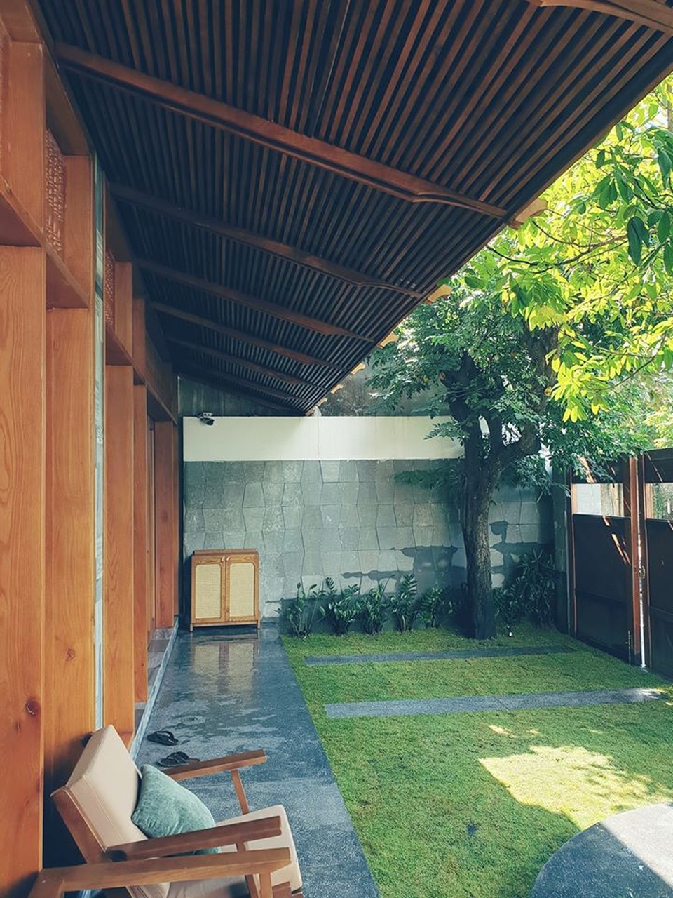 Gia đình trẻ ở Đà Nẵng làm vườn, nuôi cá trong biệt thự giữa phố - 6 Gia đình trẻ ở Đà Nẵng làm vườn, nuôi cá trong biệt thự giữa phố - 6