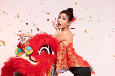 Thúy Diễm khoe lưng trần quyến rũ