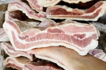 Thịt lợn ngoại siêu rẻ tràn về Việt Nam, giá chỉ hơn 55.000 đồng/kg