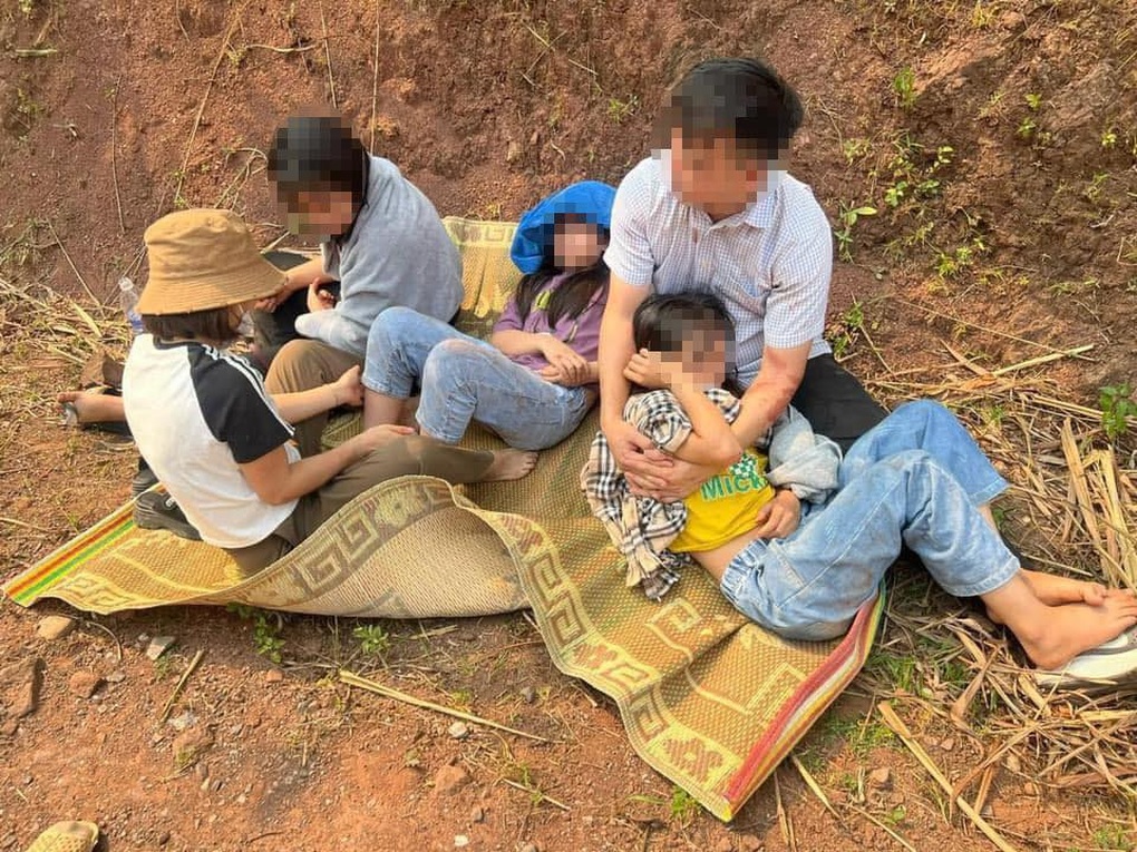 Cả gia đình 5 người thoát chết kỳ diệu dưới vực sâu ở Điện Biên - 2