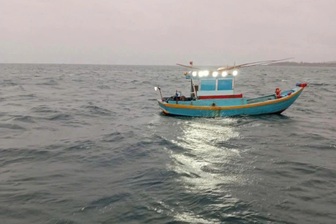 Phát hiện người đàn ông chết trên thuyền trôi tự do ở biển Phú Quý