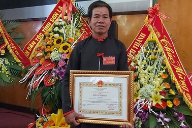 Người truyền lửa cho đồng bào Khơ Mú ở bản Đoàn Kết