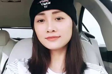 BTV Quỳnh Chi hài hước: “Chuyển giới đổi tên Dũng đi đá bóng đây”