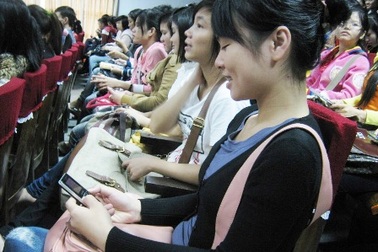 2.000 bạn trẻ Huế nhắn tin bầu chọn vịnh Hạ Long