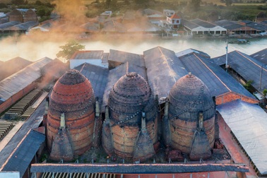 Lạc vào "vương quốc" lò gạch trăm tuổi ở Vĩnh Long